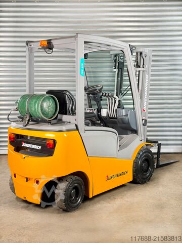 Treibgas-Frontstapler Jungheinrich TFG 320 - Service Neu - nur 2508 Std. KUBOTA MOTOR