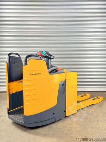 Niederhubwagen-Mitfahrer Jungheinrich ERE 225 - Service Neu - Batterie 80% - Garantie