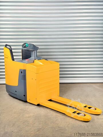 Niederhubwagen-Mitfahrer Jungheinrich ERE 225 - Service Neu - Batterie 80% - Garantie