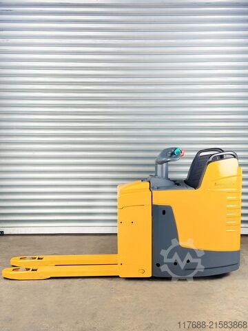 Niederhubwagen-Mitfahrer Jungheinrich ERE 225 - Service Neu - Batterie 80% - Garantie
