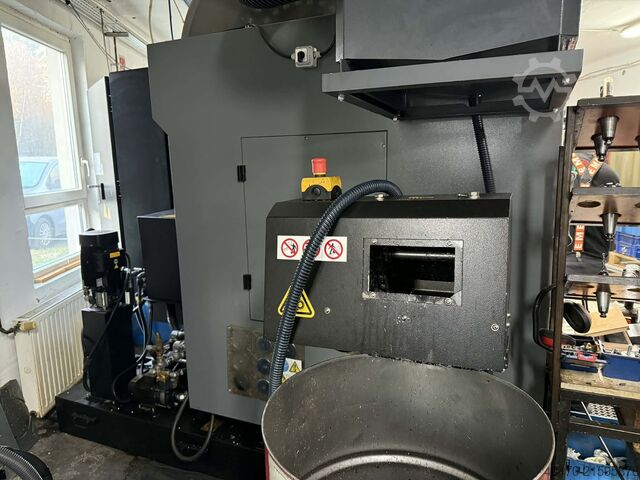 Vertikales Bearbeitungszentrum HURCO VMX 30 i