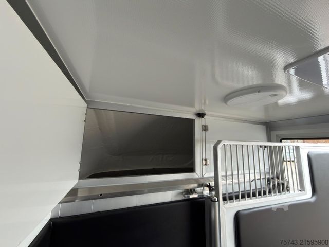 Viehtransporter MERCEDES-BENZ STX Sprinter  GG 4,100KG  Haras Hengste