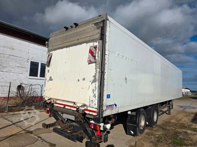 Kühlauflieger SCHMITZ CARGOBULL City Tiefkühler, 2. Achs drehbar, 3 to Ladebordw