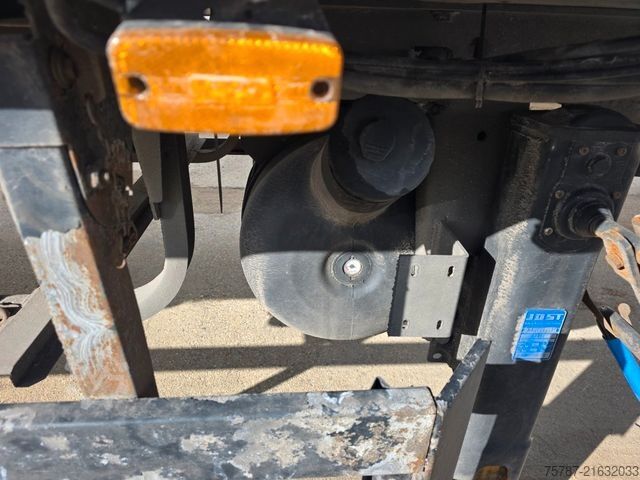 Kühlauflieger SCHMITZ CARGOBULL City Tiefkühler, 2. Achs drehbar, 3 to Ladebordw