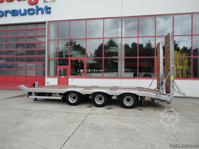 Low loader trailer Möslein TT 31  31 t GG Tridem- Tieflader 3 AchsNeufahrzeug