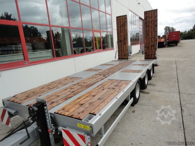 Low loader trailer Möslein TT 31  31 t GG Tridem- Tieflader 3 AchsNeufahrzeug
