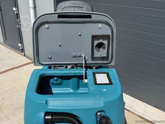 Scrubber drier Tennant T7+
