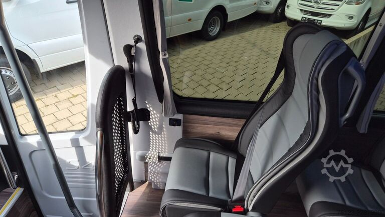 Kleinbus MERCEDES-BENZ 519 Sunset S 4 Ferqui Lagerfahrzeug Stock