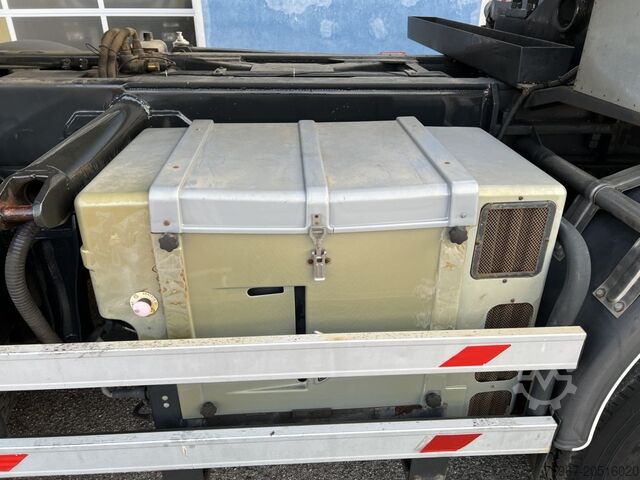 Three-way tipper truck with crane Iveco Stralis 420