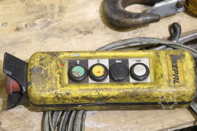 Kettenzug mit Fahrwerk 1000 kg Unelec UX 200UX100 24V2