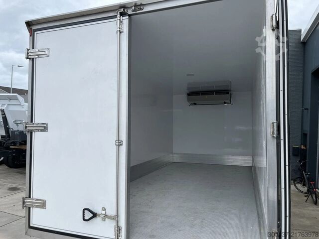 Refrigerated/frozen transport Mercedes-Benz Atego 1725 4x4 Refrigerator Truck