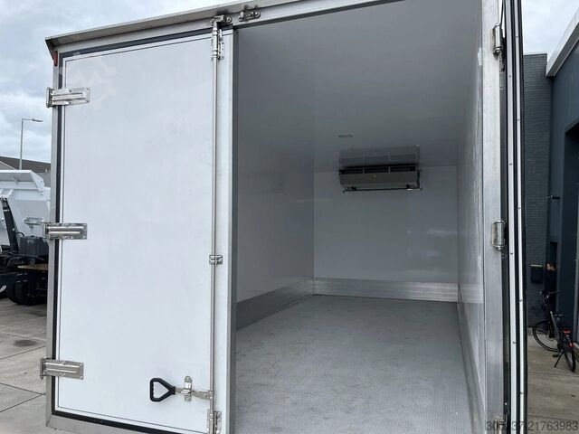 Refrigerated/frozen transport Mercedes-Benz Atego 1725 4x4 Refrigerator Truck