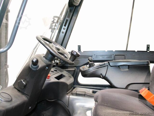 Electric 4-wheel forklift Linde E 30 HL