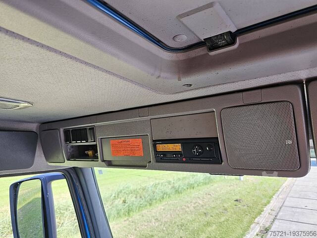 Suitcase VOLVO FM 11.330 8X2 BÄR 2000KG LIFT