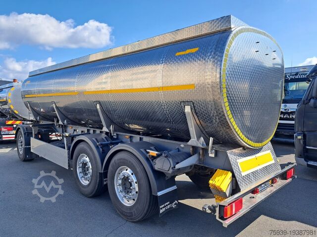 Tankanhänger Edelstahltankanhänger - 3 Kammern - ISOLIERT