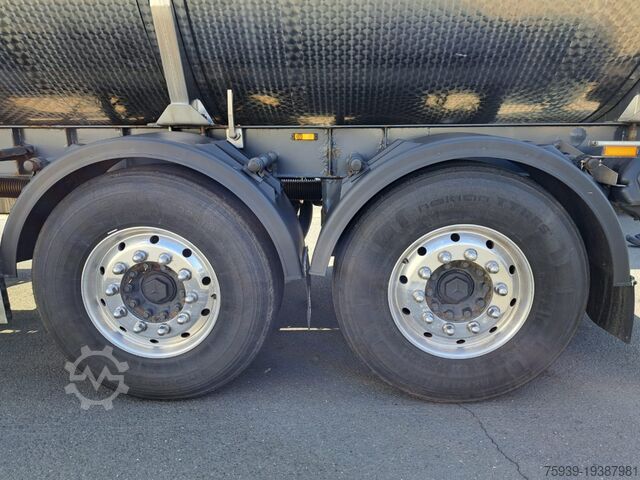 Tankanhänger Edelstahltankanhänger - 3 Kammern - ISOLIERT