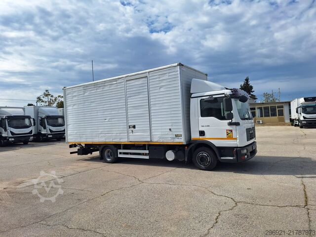 Transporter mit Koffer MAN TGL 8.150N