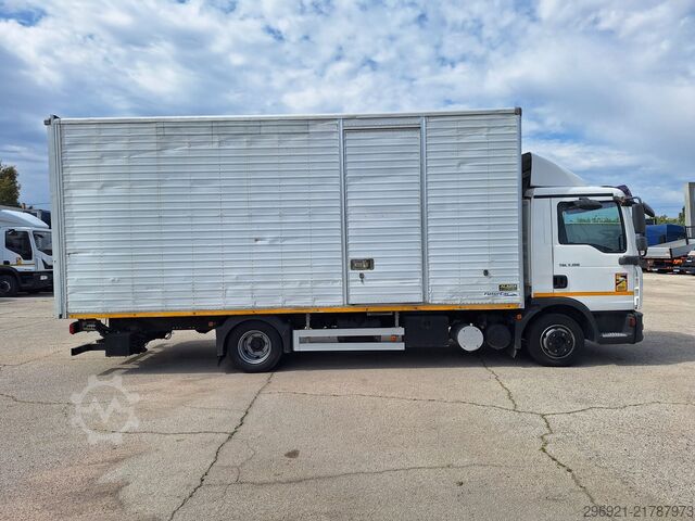 Transporter mit Koffer MAN TGL 8.150N