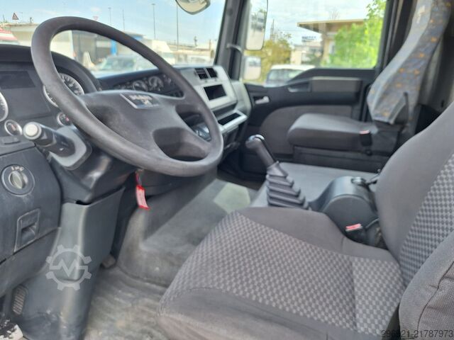 Transporter mit Koffer MAN TGL 8.150N