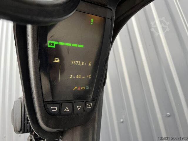 Electric 3-wheel forklift Linde E16-02