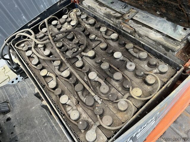 Electric 3-wheel forklift Toyota 8FBET15