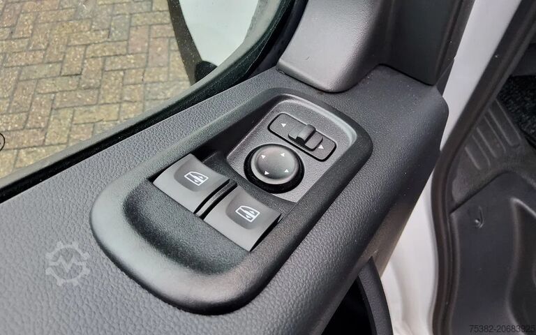 Suitcase Renault MASTER 165.35 MET GESLOTEN LAADBAK & ACHTERDEUR...