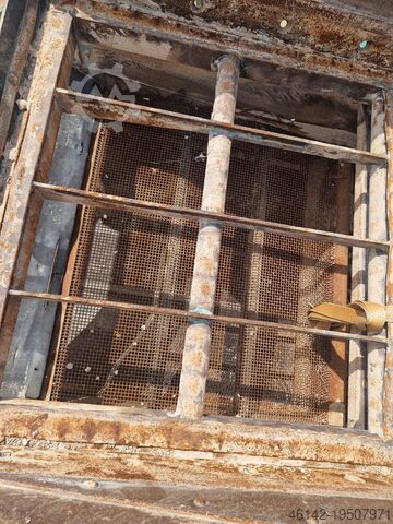 Tracked Screening Plant Powerscreen Warrior 1400X