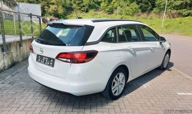 Kleinbus OPEL Astra Sports Tourer 1,5 CDTI-AHK-Navi-PDC