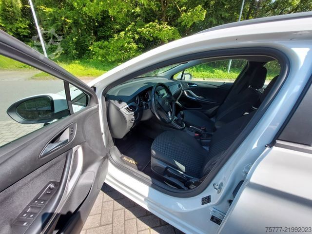 Kleinbus OPEL Astra Sports Tourer 1,5 CDTI-AHK-Navi-PDC