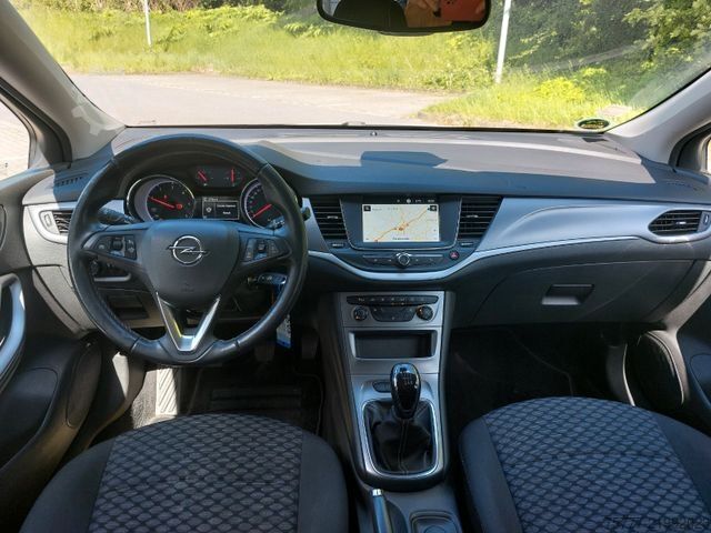 Kleinbus OPEL Astra Sports Tourer 1,5 CDTI-AHK-Navi-PDC