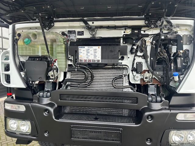 Kranwagen Iveco Trakker 410 4x4 Hiab 244-5 + Fly jib , winch 12...