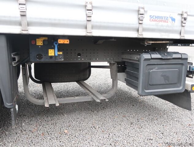 Auflieger mit Pritsche & Plane Schmitz Cargobull SCS 24 Liftachse P-Kasten Getränkezertifikat