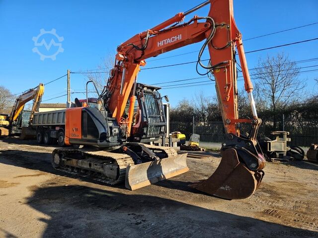 Raupenbagger Hitachi ZX 135 US-5