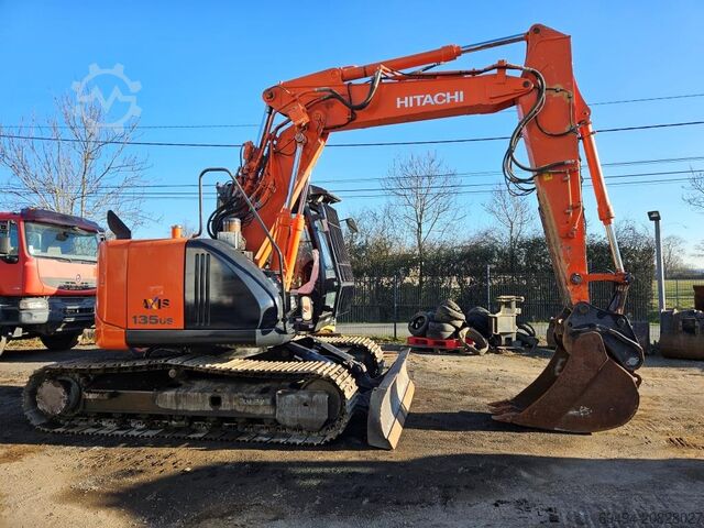 Raupenbagger Hitachi ZX 135 US-5