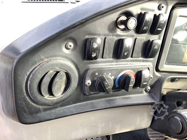 Knickgelenkter Muldenkipper Caterpillar 730C