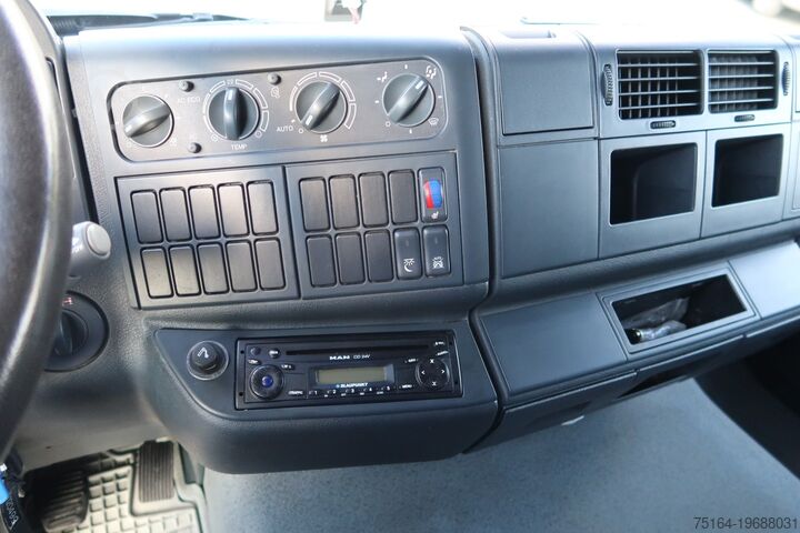 Pritschenwagen MAN 8.240 BL