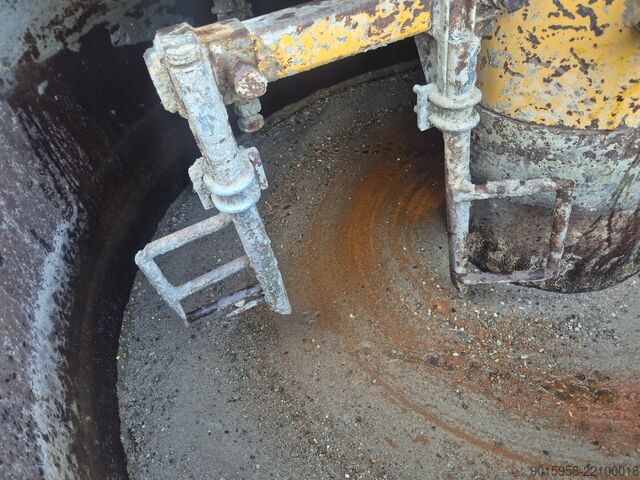 Mobile concrete mixing plant Fibo Intercon B 1200
