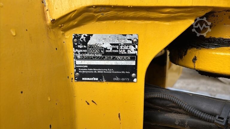 Midi Excavator 7t - 12t Komatsu PC80MR-5E0 with 3 excavator buckets