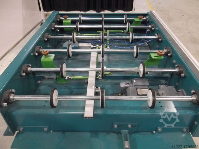 Powered roller conveyor Grenzebach mit Zentriereinheit
