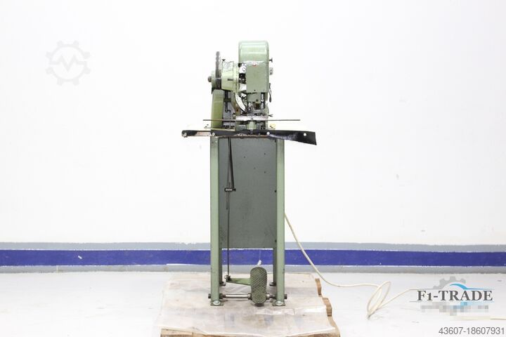 Automatische Ösmaschine / Automatic Eyeletting machine Hang 103 LOK