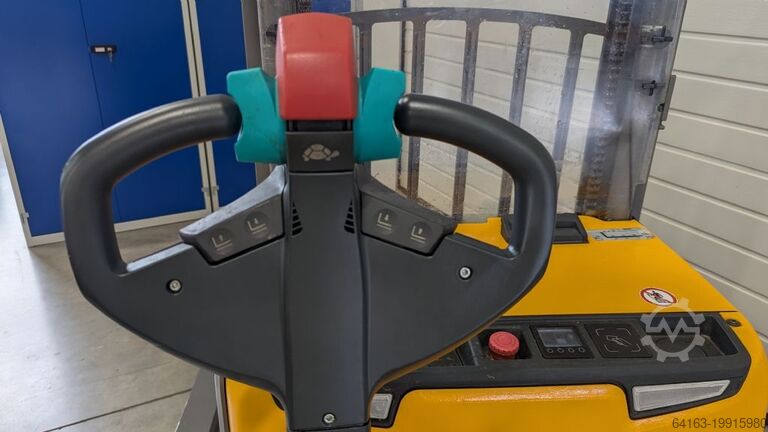 Hochhubwagen Jungheinrich EJC 214b