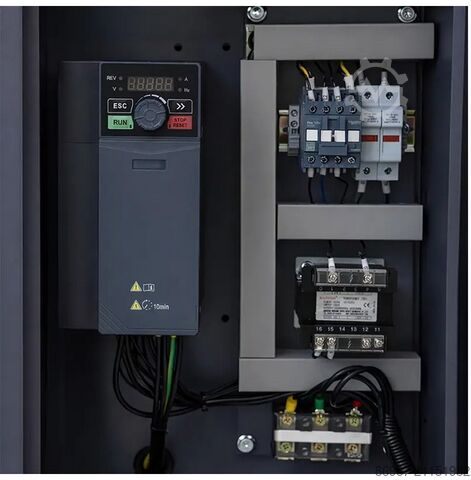 Kompressor-Set + STEHENDER DRUCKBEHÄLTER CORMAK LUFT 700 VSD+PM + BUTLA 200L PION