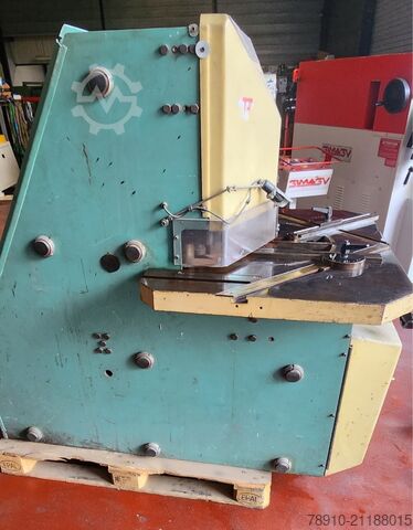 Variabler Winkelausklinker AMADA PROMECAM versa 204