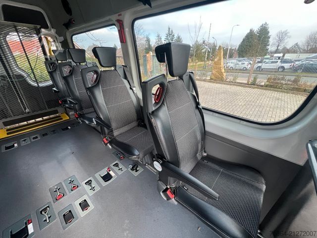 Kleinbus VOLKSWAGEN Crafter 2.0 Tdi 80kw L2H2 9 Sitze + Lift + Klima