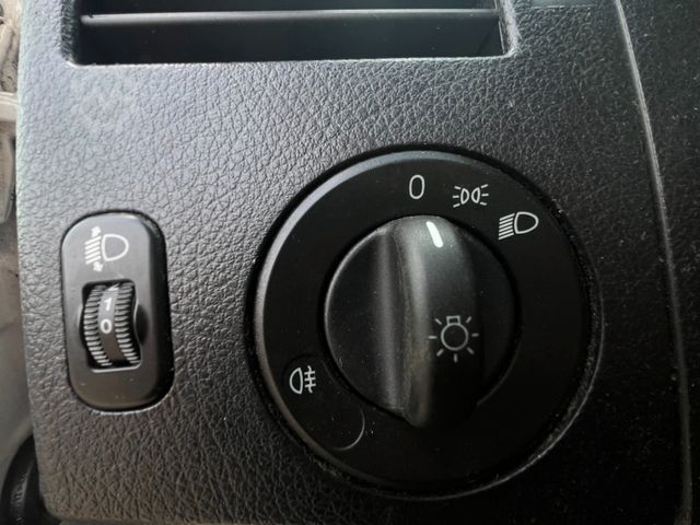 Kleinbus VOLKSWAGEN Crafter 2.0 Tdi 80kw L2H2 9 Sitze + Lift + Klima