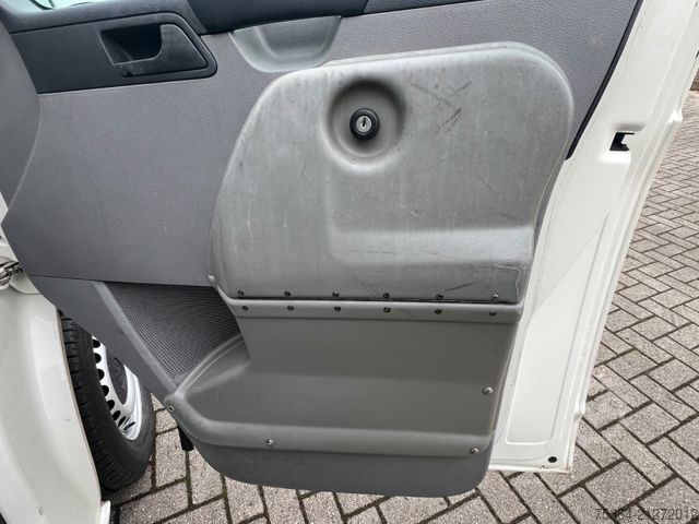 Kleinbus VOLKSWAGEN T5 Caravelle 2.5 Tdi 7 Sitze Klima Standheizung