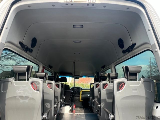 Kleinbus VOLKSWAGEN Crafter 2.0 Tdi 80kw L2H2 9 Sitze + Lift + Klima