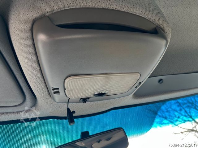 Kleinbus VOLKSWAGEN Crafter 2.0 Tdi 80kw L2H2 9 Sitze + Lift + Klima