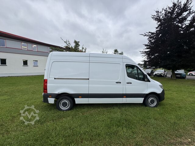 Panel van Mercedes-Benz Sprinter III 214 L2H2