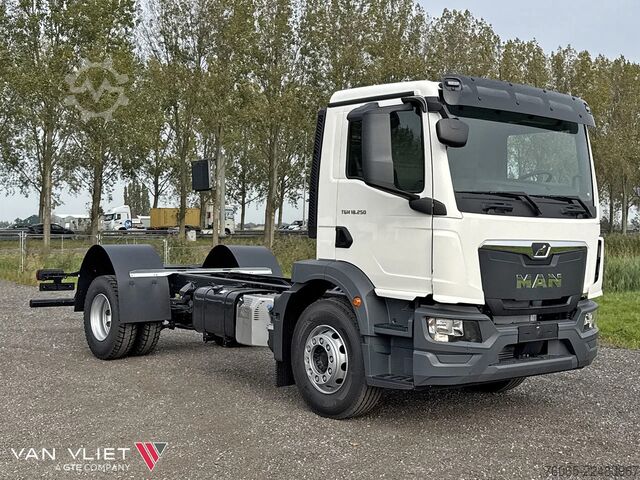 Fahrgestell mit Fahrerhaus MAN TGM 18.250 BB CH Chassis Cabin (9 units)